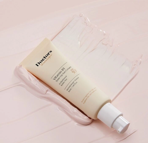 Doctors Сонцезахисний крем для обличчя з освітлюючим ефектом SPF 50+ Doctors Tone Up Sun Cream, 50 мл 6149 фото