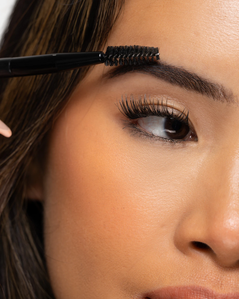 BRUSHWORKS Двостороння щіточка для брів Double Ended Brow Brush And Spoolie NO.22 118529 фото